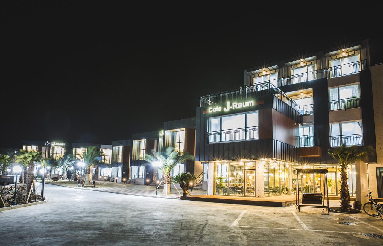 J Raum Resort Seogwipo-stad Buitenkant foto
