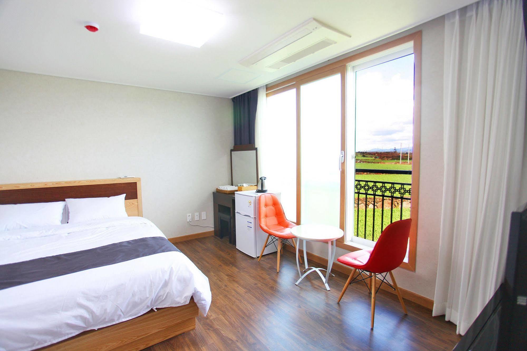 J Raum Resort Seogwipo-stad Buitenkant foto