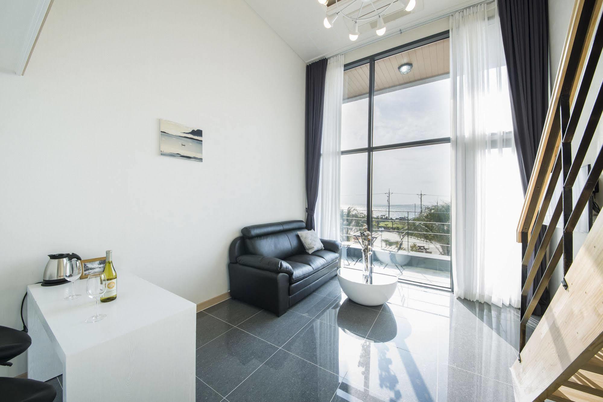 J Raum Resort Seogwipo-stad Buitenkant foto