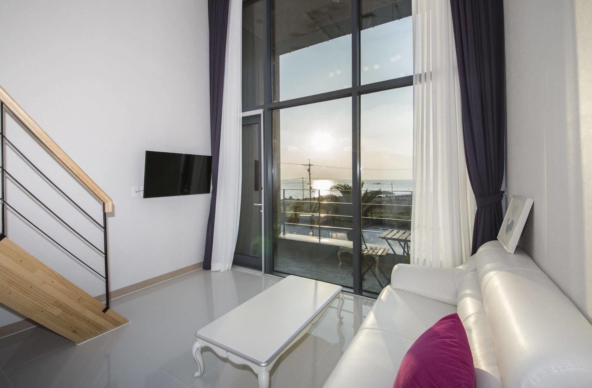 J Raum Resort Seogwipo-stad Buitenkant foto