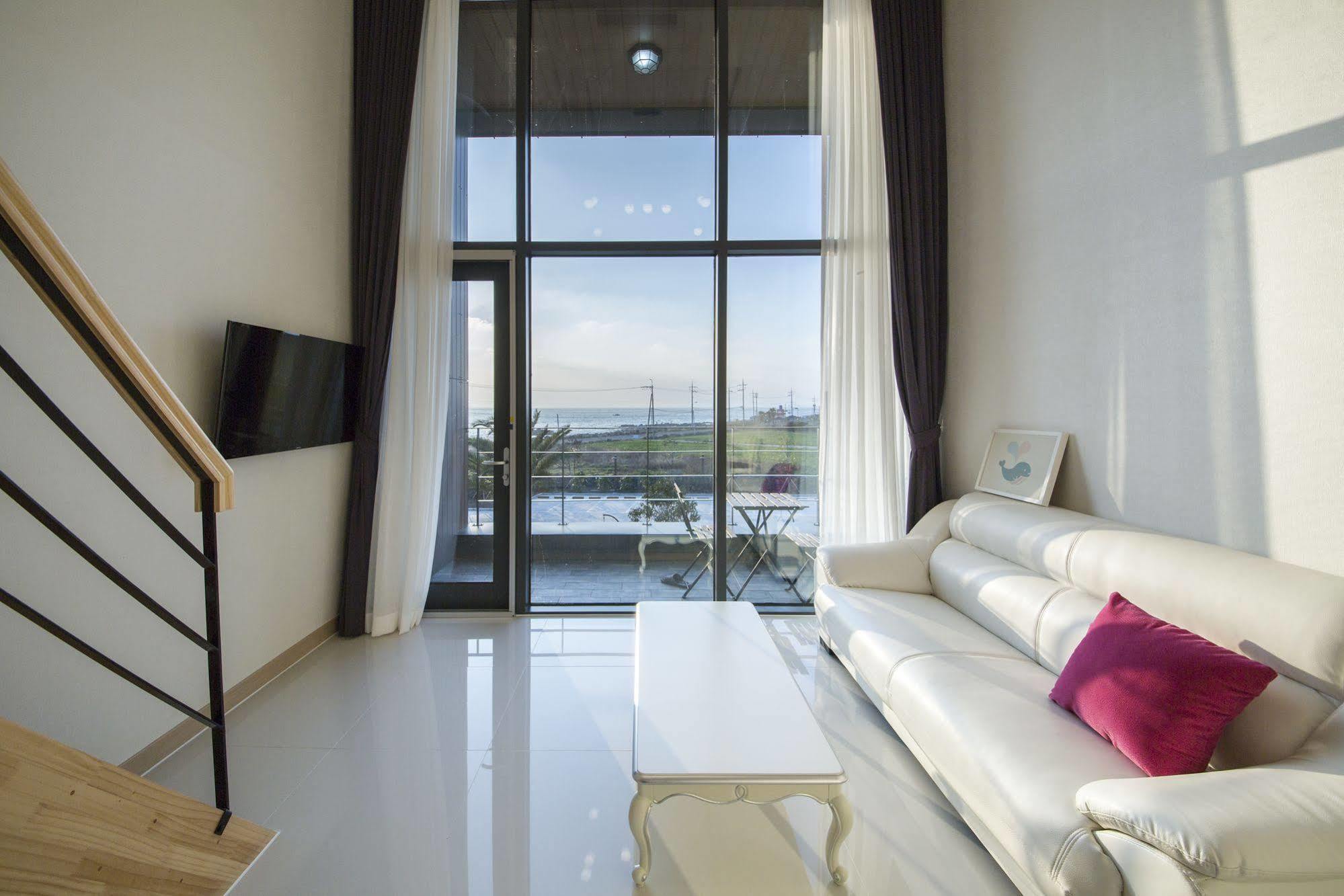 J Raum Resort Seogwipo-stad Buitenkant foto