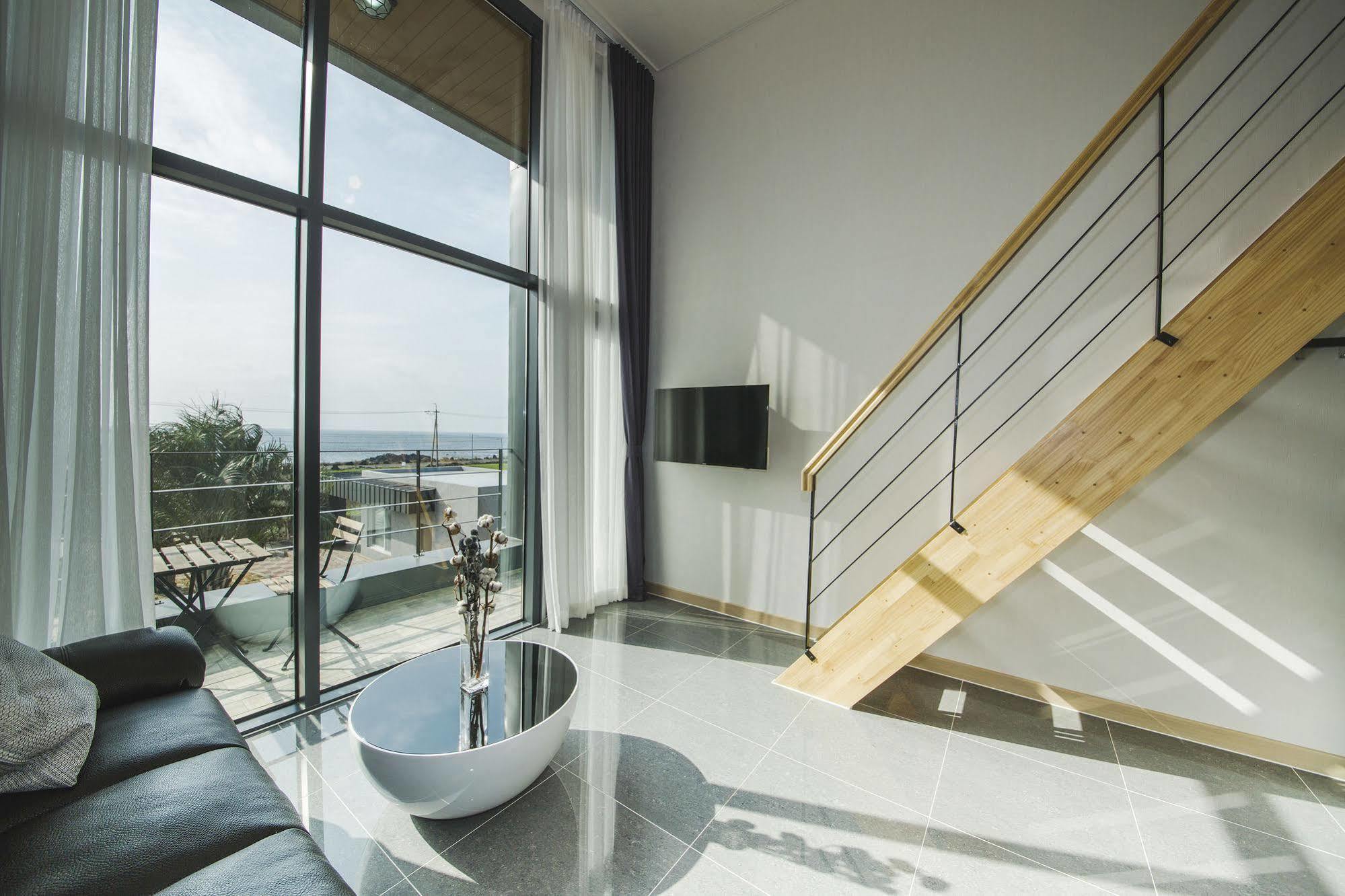 J Raum Resort Seogwipo-stad Buitenkant foto