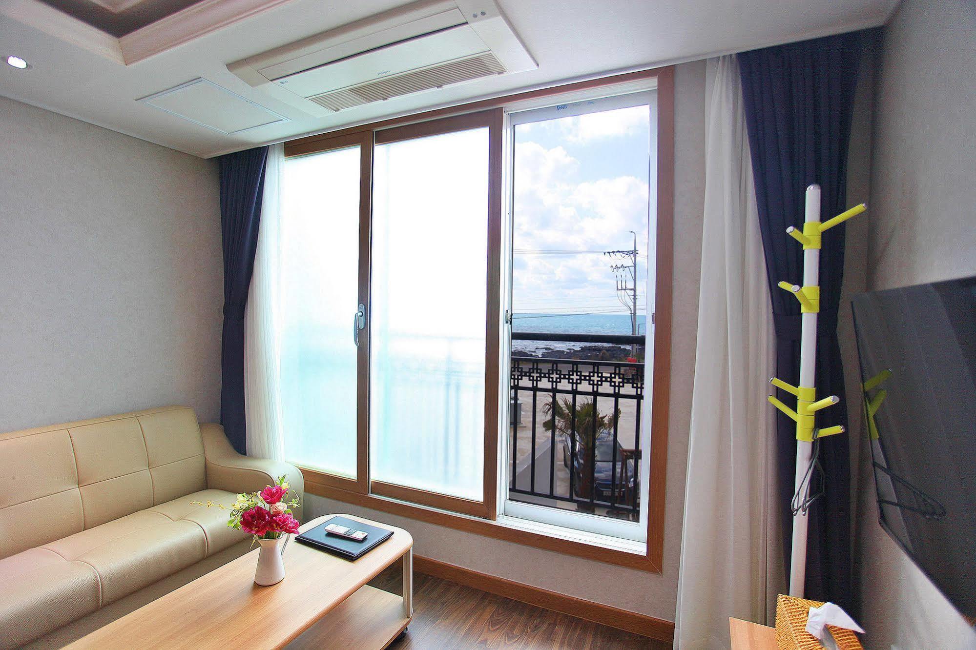 J Raum Resort Seogwipo-stad Buitenkant foto
